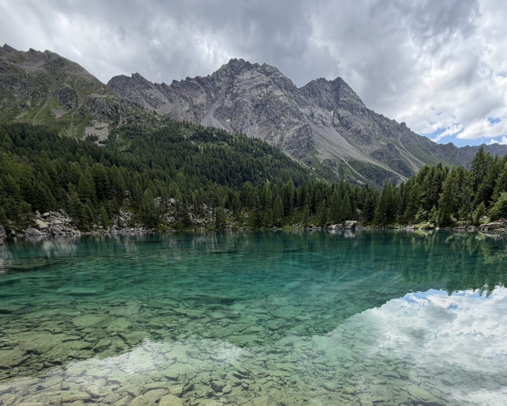 Lago di Saoseo pendant un road trip dans les Grisons