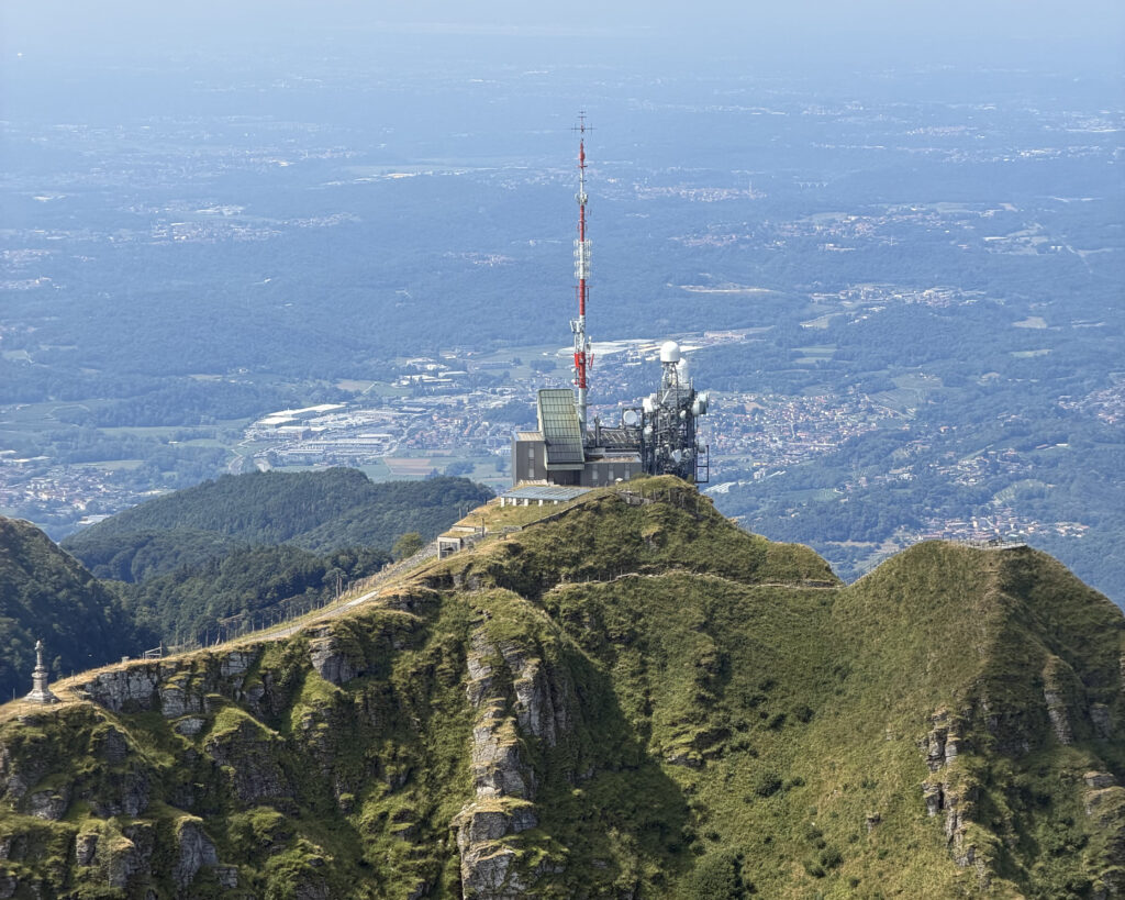Panorama montagneux depuis le sommet du Monte Generoso, dans le Tessin.
